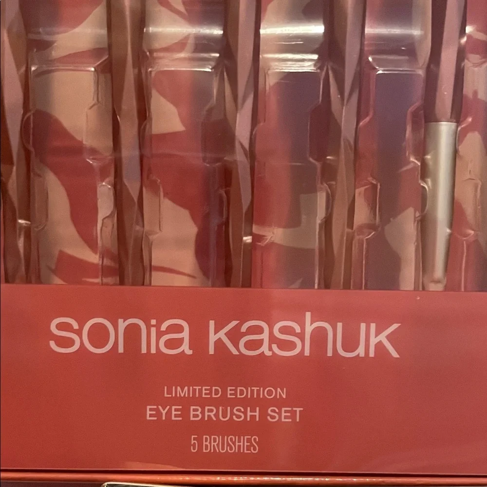 Sonia Kashuk Brush Set  and travel bag,with Gold and Black Eye Masks